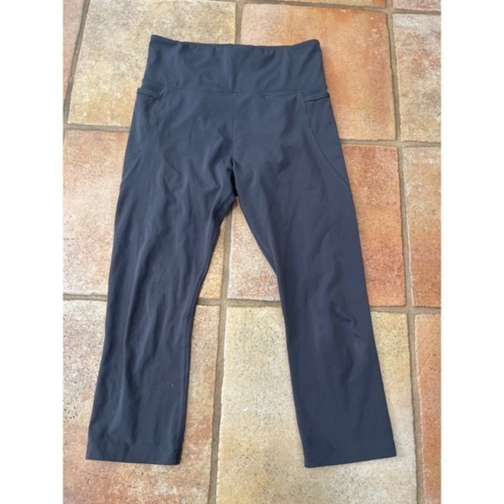 Lorna Jane Capri leggings gray Small